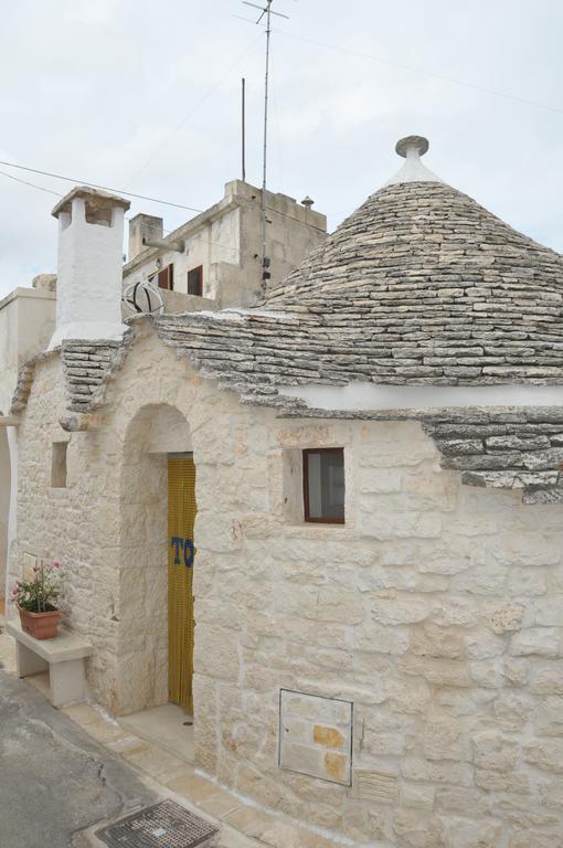 アルベロベッロ Trullo Relaxヴィラ エクステリア 写真